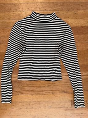 H&M Black and White Striped Crew Neck Top